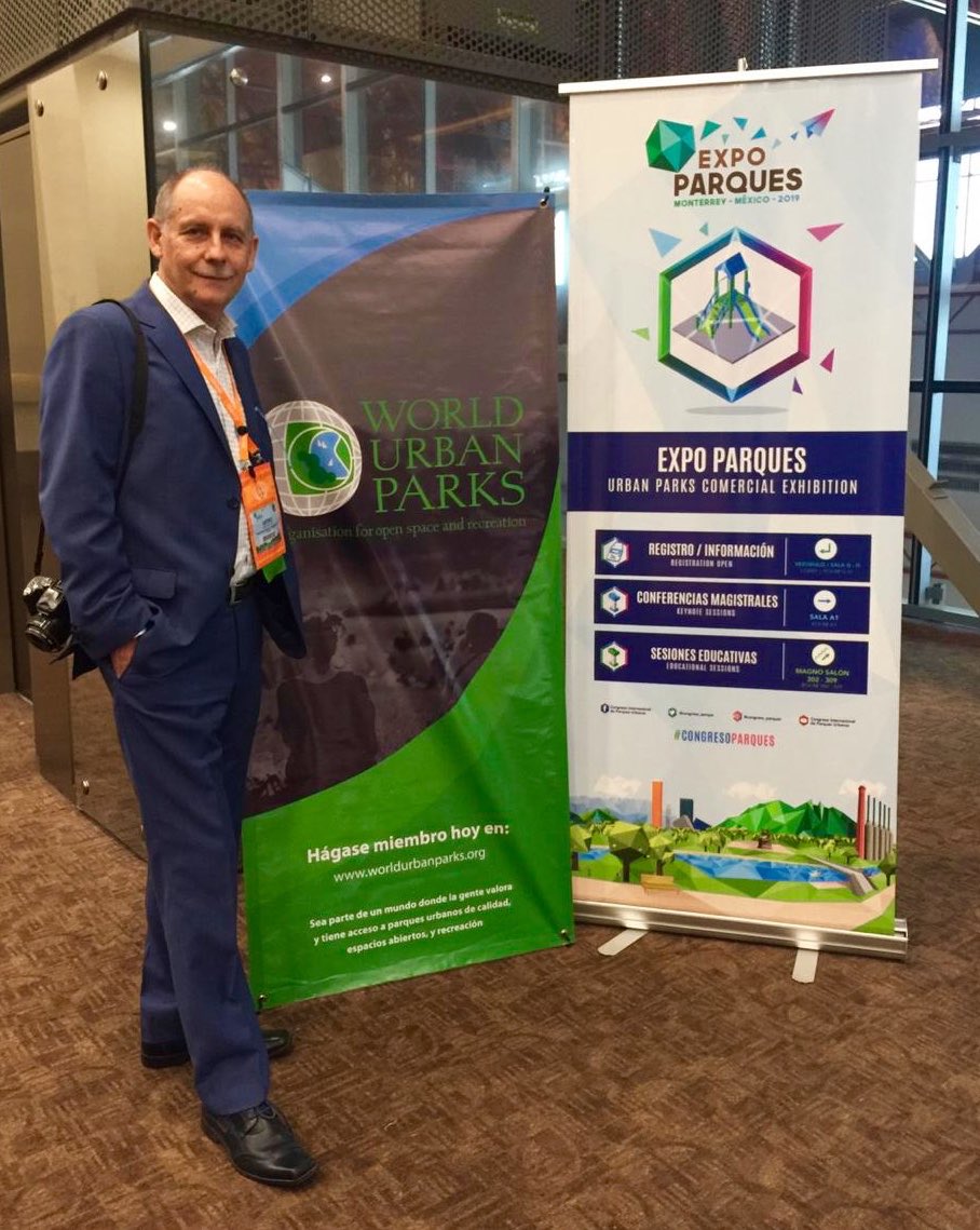 serviuatacama's tweet photo. Elogiada intervención realizó el Seremi @minvuatacama @Apardominvu y la jefa DDU #RocíoDíaz, en el #CongresoDeParques en #Monterrey #México, invitados a presentar el #ParqueKauKari @Minvu de #Atacama. Orgullo para nuestra región. El Pdte. Piñera ha puesto a #ChileEnMarcha 🇨🇱 https://t.co/SHEl6HjKHL