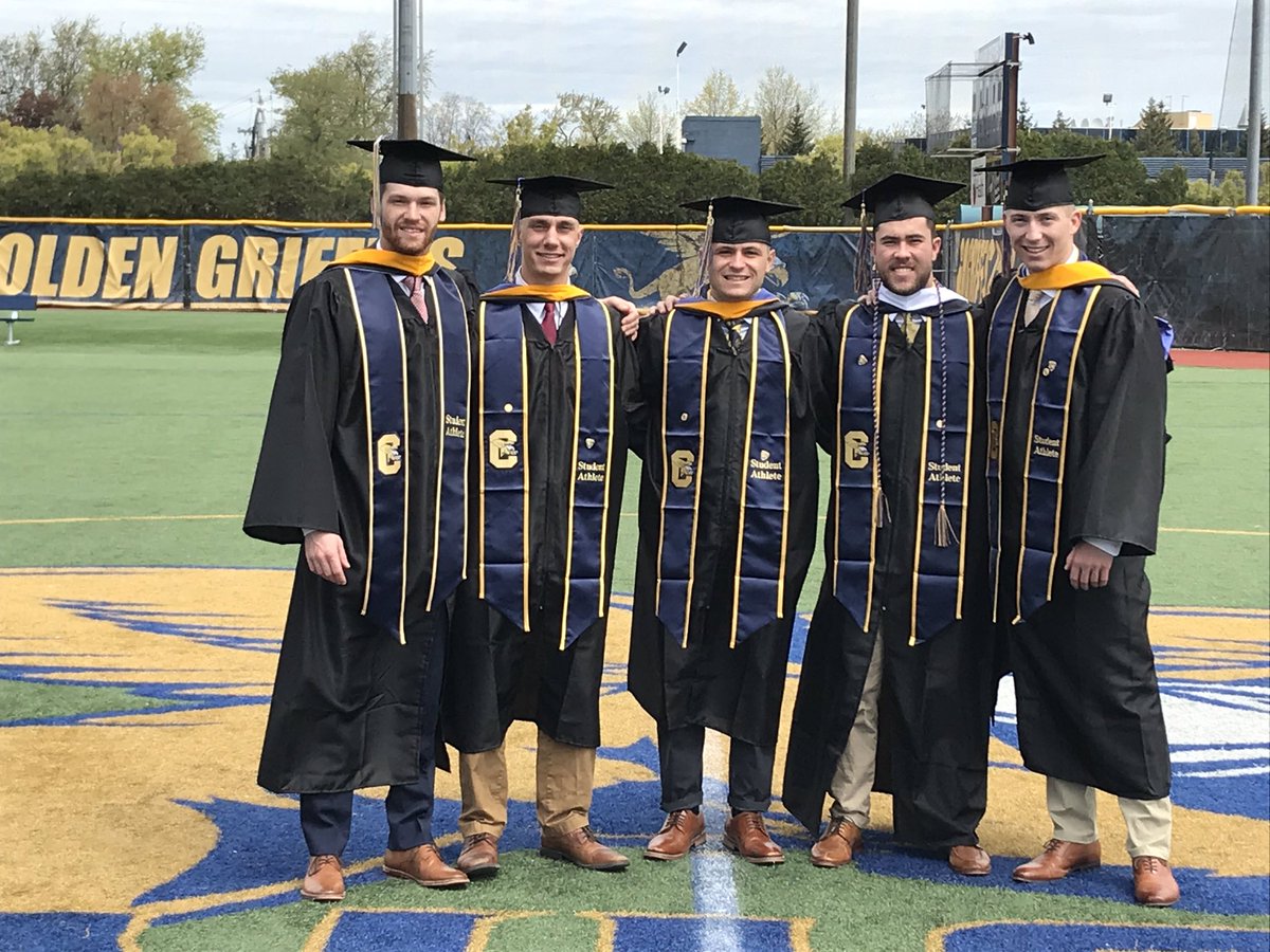 Class of ‘19 on the #DemskeBeach one last time before graduating! Thank you #’s 3, 6, 17, 39, &amp; 44 #OnceAGriffAlwaysAGriff