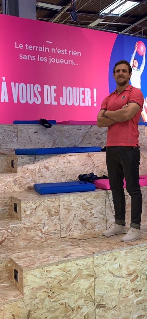 CelineSimonH's tweet photo. Encore une journée bien remplie chez @talan_fr à #vivatech : les femmes à l’honneur, démo de réalité augmentée avec le @SFParisRugby, initiation au code avec @Sphero, battle de VR avec @Ubisoft en famille ! #vivatalan https://t.co/cIuBhKhAMc