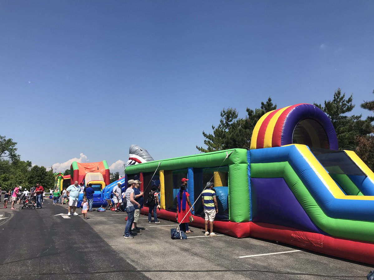traceylcarson's tweet photo. It's a beautiful day for the @MasonSchools community to say goodbye to Western Row Elementary at this FREE #CommUNITYCarnival! https://t.co/oBxWdATND2