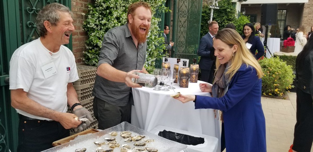 experience_CV's tweet image. At the #BCSeafoodFest, get a true taste of Vancouver Island! Join @drinkwayward for a complimentary Gin cocktail, fresh shucked oysters, and Unruly Gin slurped right from the shell! There are only 40 tickets available, don’t miss out! Buy now: bit.ly/2DWNUSZ