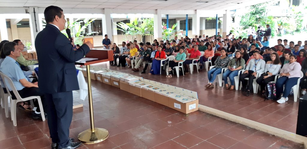 CastanedaMined's tweet image. &quot;Hoy iniciamos la distribución de más de 47 mil libros de ESMATE para beneficiar a 40 mil estudiantes de Modalidades Flexibles&quot; @Modalidades_sv