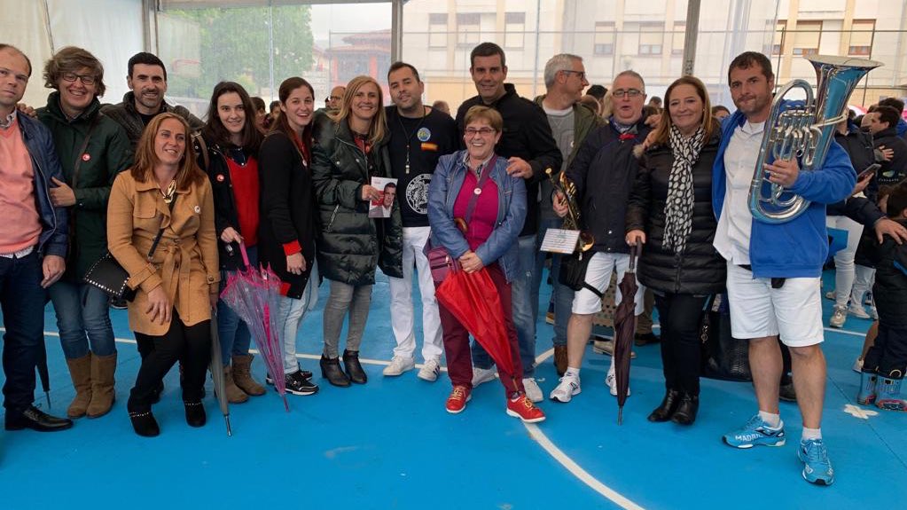 PSOECantabria's tweet photo. Hoy hemos acompañado a la candidatura socialista al Ayuntamiento de #Voto en las fiestas de #SanIsidro en #Badames. Tenemos que promover y fomentar nuestras zonas rurales y convertirlas en espacios vivos, activos y atractivos para asentar a la población #ZuloagaPresidente https://t.co/1dHSY1kZQE