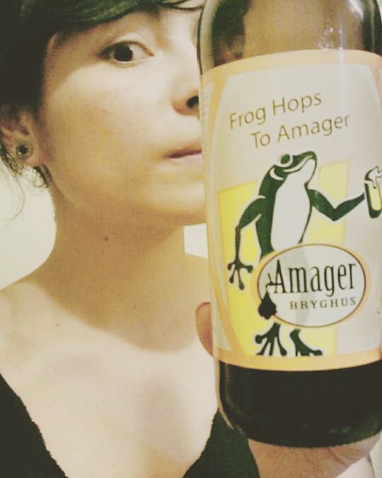 pintaperfectamx's tweet photo. Esta es una de esas cervezas que nunca habría comprado solo por la etiqueta. 
#AmagerBryghus hizo esta deliciosa #AmericanStout de edición especial. https://t.co/u9SO1C5hbC