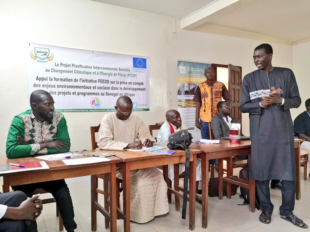 manaibra's tweet photo. À Dakar, seul 15% de la population ont des poubelles réglementées.
Ibrahima Diagne, ancien coordinateur de l'UCG.
#FEEDD #GestionDesDechets https://t.co/Y9F6b5R9Ez