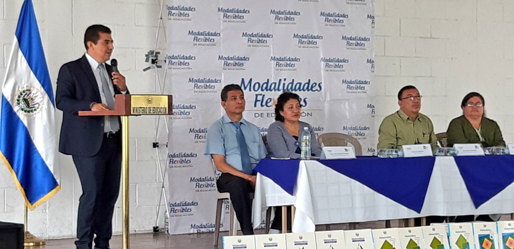 CastanedaMined's tweet image. &quot;Por primera vez, los estudiantes de fin de semana de Modalidades Flexibles se les reivindica su derecho a recibir sus libros textos y educación gratuita&quot;