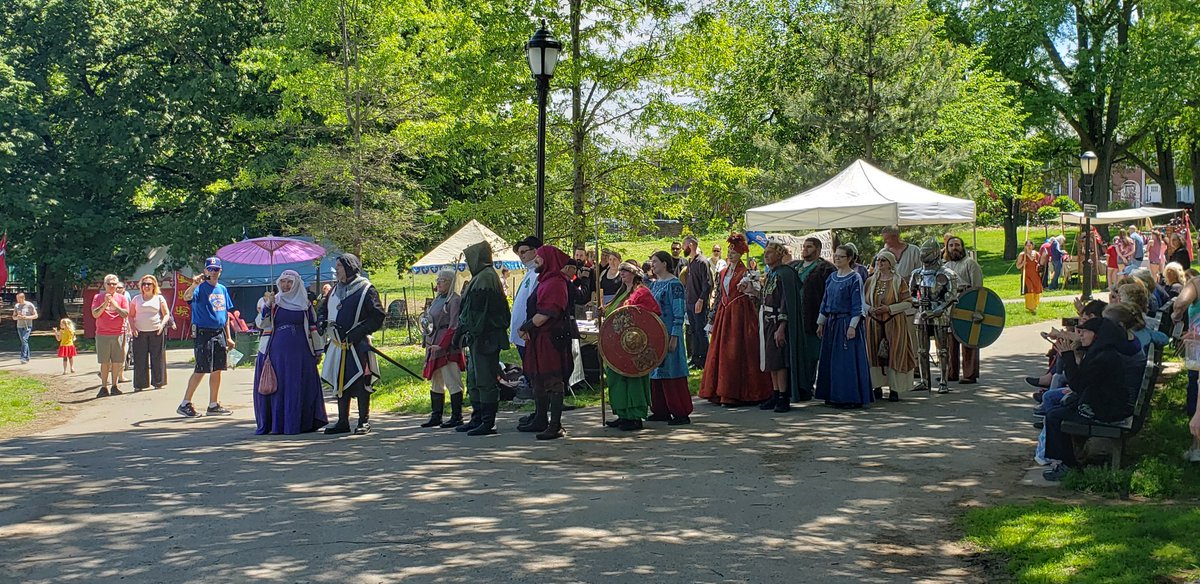 LEVikingShip1's tweet photo. Let the festivities commence! #vikingsinbrooklyn #vikingship #Vikings #nyc #thenorseman https://t.co/A8y9CWIofC