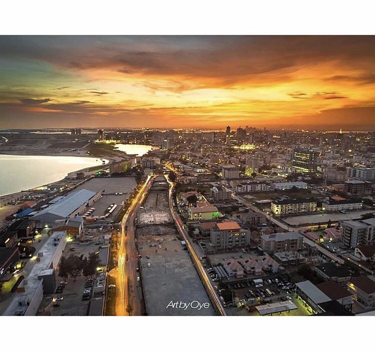 gidiguide_ng's tweet photo. Itβs not sunset yet, but imagine getting your eyes on this view today π
πΈ - @artbyoye .
#lagosisland #sunset #aerialphotography
#weekendsinlagos #lagosliving #lagosvibes #lagos #lagosnigeria #weekendvibes #tourlagos #lifestyle #nigeria #naija #discoverlagoswithgidiguide https://t.co/0AsJlw4QHI