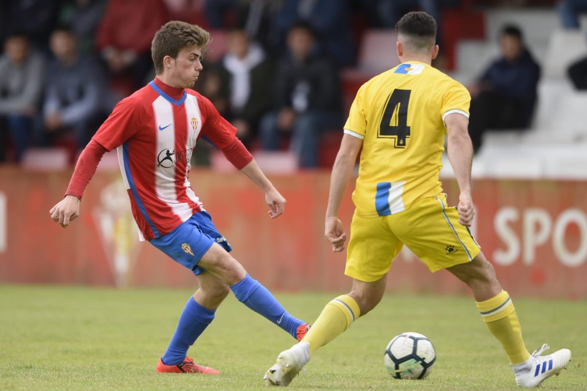RealSporting's tweet photo. 📣 #SportingDH
#CopaDelReyJuvenil
🆚 @RCDEspanyol
⏸ Comienza la segunda parte en Mareo con empate (0-0)
🔴⚪️ Vamos Sporting 🔴⚪️ https://t.co/2TtaufMUKn