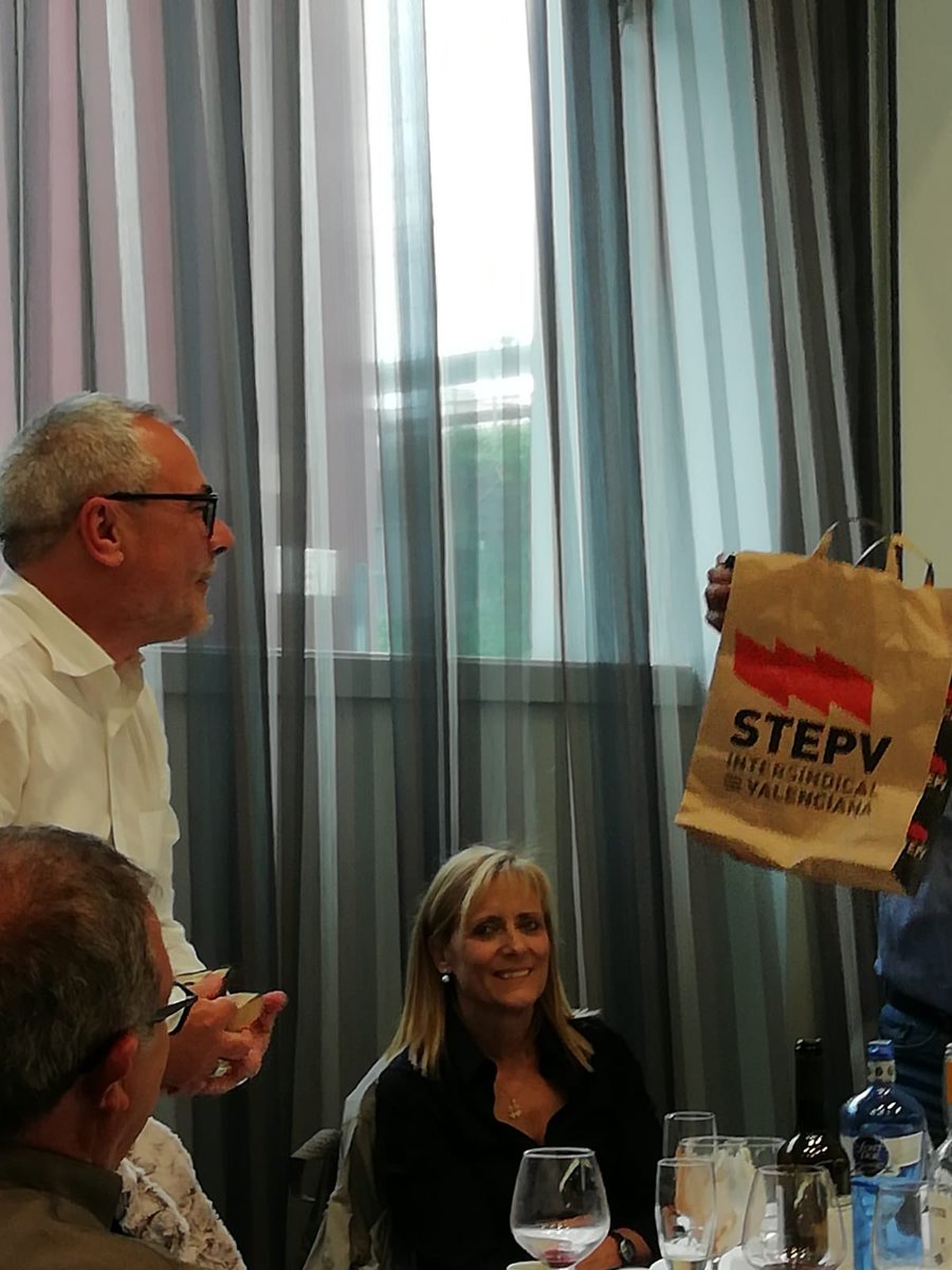 IntersindicalV's tweet photo. @stepv @IntersindicalV hem estat a l’acte d’homenatge a @ajimenezgirona @USTECSTEs @iac que se’ns jubila. Un homenatge molt merescut a una gran persona i un gran company. https://t.co/OFrmKcGqez