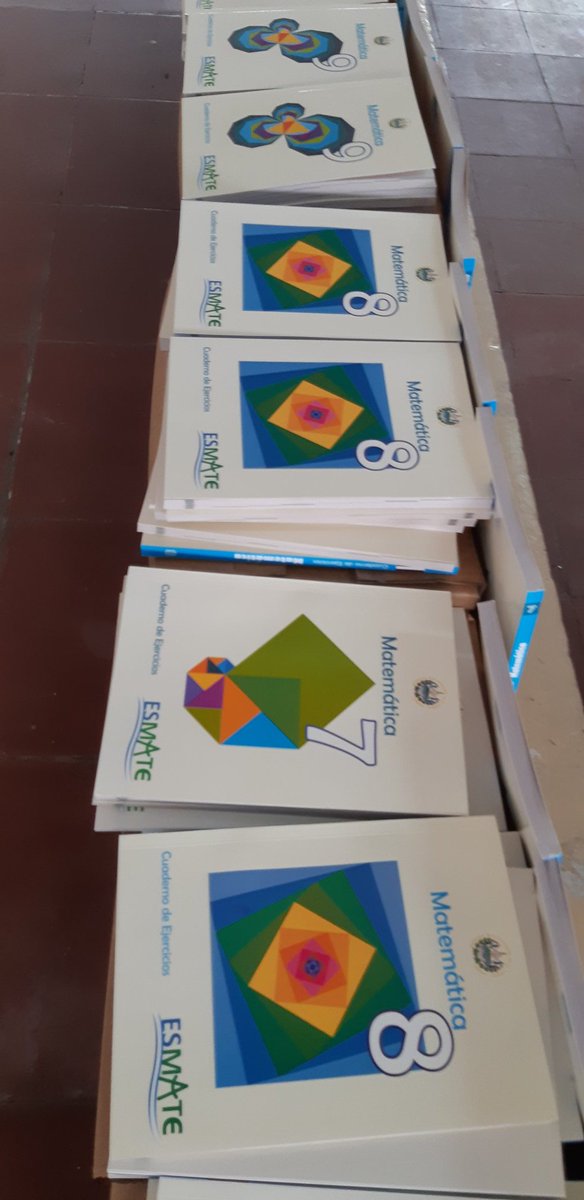 CastanedaMined's tweet image. Entrega oficial de 47,994 libros del programa de mejoramiento de aprendizaje para educación básica y media (ESMATE) que beneficia a 40,474 estudiantes de modalidades flexibles.  @presidencia_sv @Modalidades_sv @GobSV_Comunica @sanchezceren