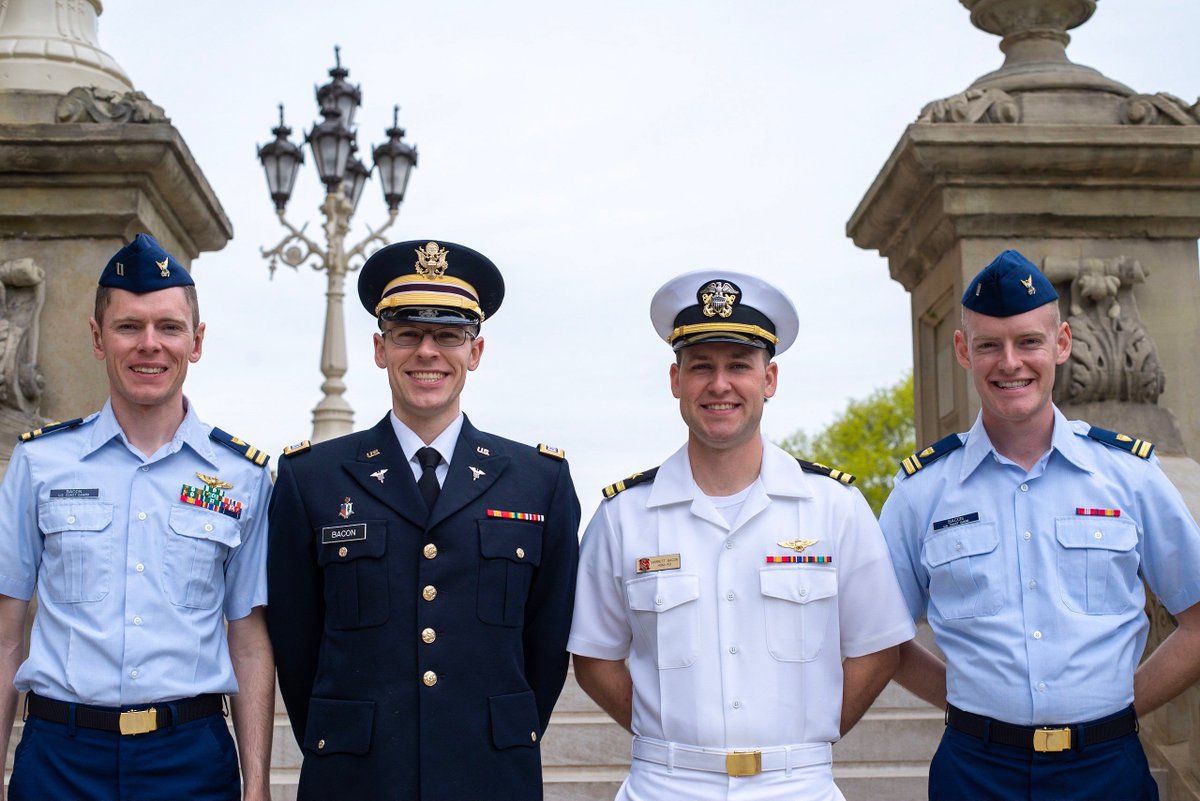 FlagsAFlying's tweet image. On this #ArmedForcesDay today, we want to take a moment to pay special tribute to some of our extended #FlagsAFlying family. We are so proud of their service to our country &amp;amp; appreciate the commitment and sacrifice of all our active duty men and women.  #ArmedForcesDay2019