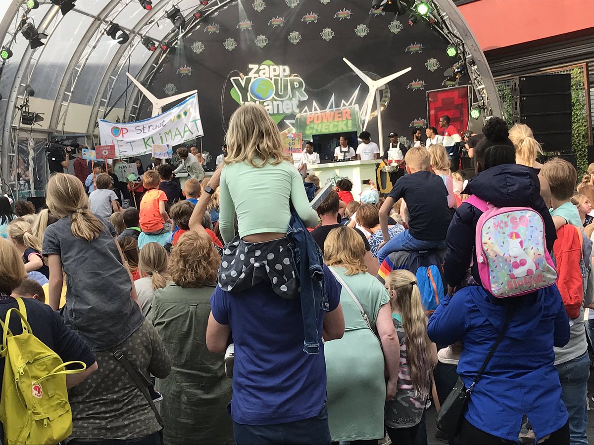 suzanne_GL's tweet image. “Op straat voor het klimaat!” Oproep voor actie bij @Zapplive @Youth4ClimateNL #zappyourplanet #powercheck “Soms lijkt het wel dat kinderen veel makkelijker in actie komen dan volwassenen”.