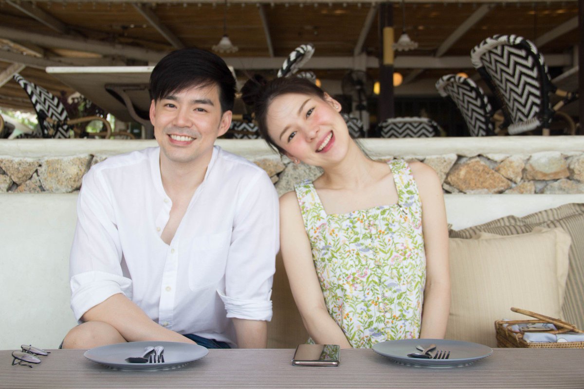 Beamkawee's tweet photo. คืนก่อนนี้ เมียเอาท้องมาให้จับแล้วบ่นว่า ใหญ่เนอะนี่ขนาด4เดือนยังใหญ่เท่าน้องเค้าตอนท้อง7เดือนเลย แล้วถามว่า เธอว่าเราจะหน้าท้องลายมั้ย ตอบไปว่า ไม่รู้สิ แต่เราจะสัญญาว่าเราจะรักเธอเหมือนเดิมละกัน 😂 ขอบคุณที่เมื่อ4ปีที่แล้วเธอตกลงมาใช้ชีวิตร่วมกัน รักเธอเหมือนเดิมนะหมวย 😁 https://t.co/AtS3Mhx0y1