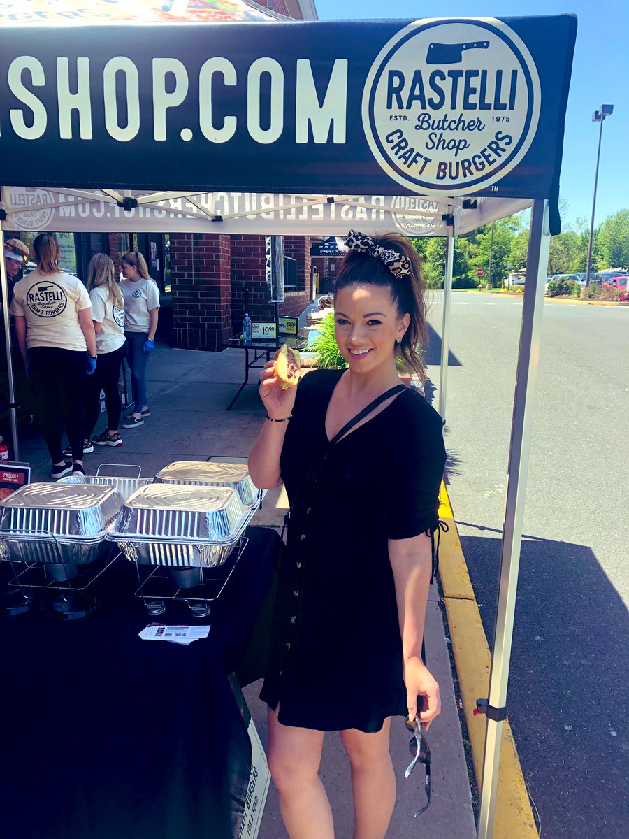 Beautiful day to hang out with my friends @rastellifoods at @acmemarkets in Newtown, PA! 🍔