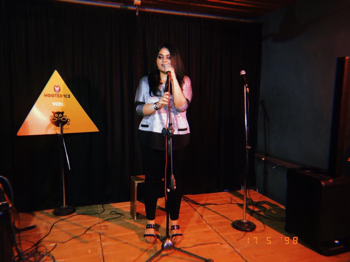 MallikaMehta3's tweet photo. Excuse me for a second, gotta set the stage on fire 🤩🔥
.
.
#AtMyBest #OwningTheSingerLife #OwningTheStage #StageLife #GigLife #Singing #Singer #OpenMic #MusicLive #LiveMusic #OriginalSingles #WarSolo #FlameIsGone #OpenMicLive #MumbaiMusic #AdeleOfMumbai #MallikaMehtaMusic https://t.co/XtSpxz2Uhc