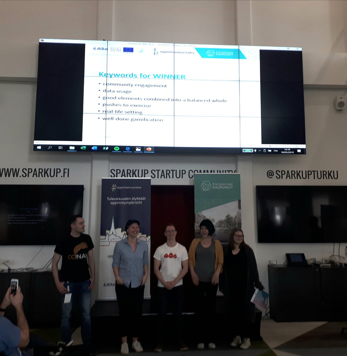 energiaviisaat's tweet photo. #energyhackathon voittajaksi julistettiin @PunnuGames! Ratkaisu sai kiitosta yhteisön aktivoinnista, datan hyödyntämisestä, pelillistämisestä ja tasapainoisesta kokonaisuudesta! Onnea voittajille! #6Aika @oppimisenaika https://t.co/QjTi9F9nDw