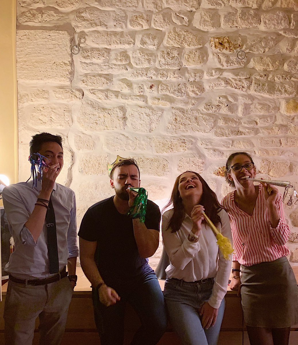 sir_carlosg's tweet photo. Si on fΓͺte un anniversaire chez moi, vous pouvez vous attendre Γ que jβachΓ¨te des conneries juste pour faire des photos . #callmeking https://t.co/UkquI74RYp