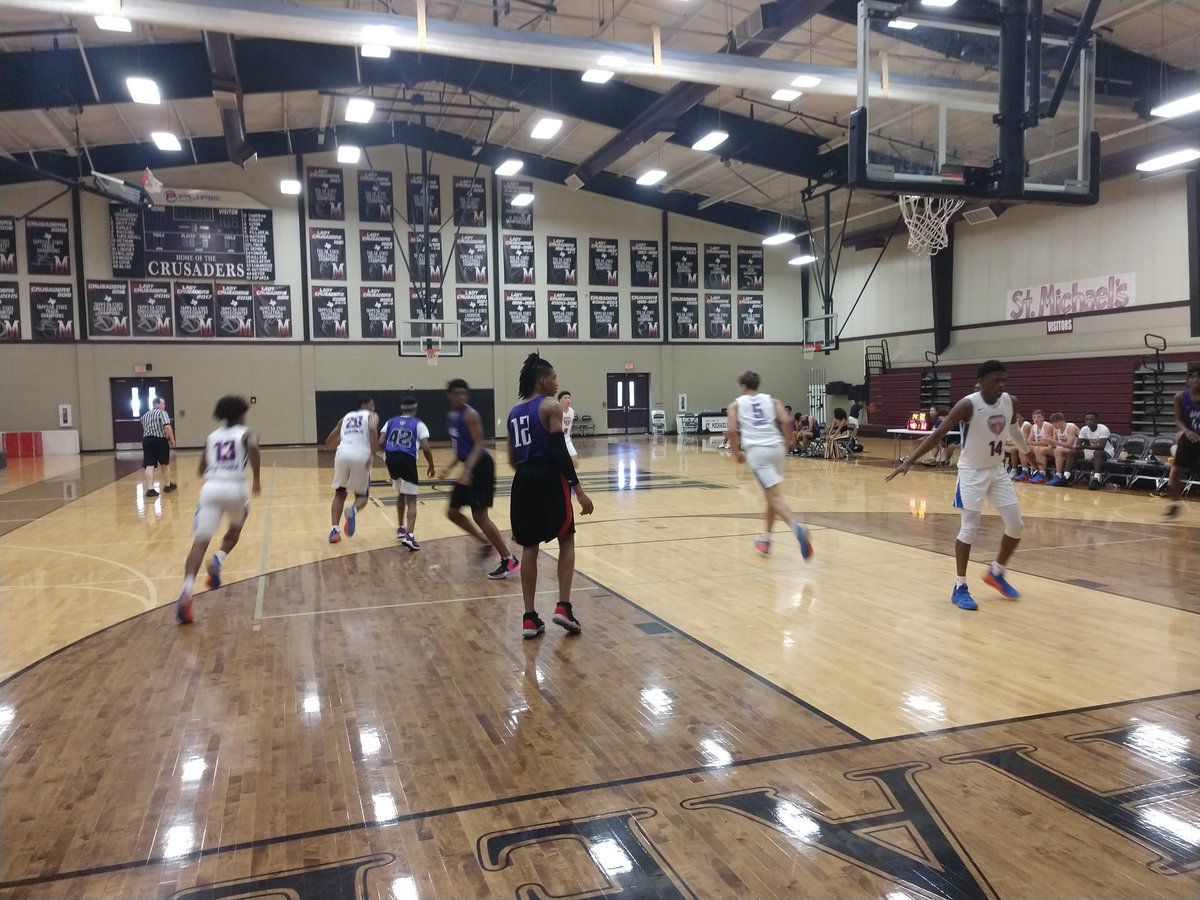 AlamoCityHoops1's tweet photo. Good quick first step by Daylan Fletcher again &amp; an easy layup as the @ntxthunder go up 50-34 over ATX LBJ early 2nd half 
#AlamoCityHoops #CenTXHoopsfest https://t.co/dt6Cy9NCgT