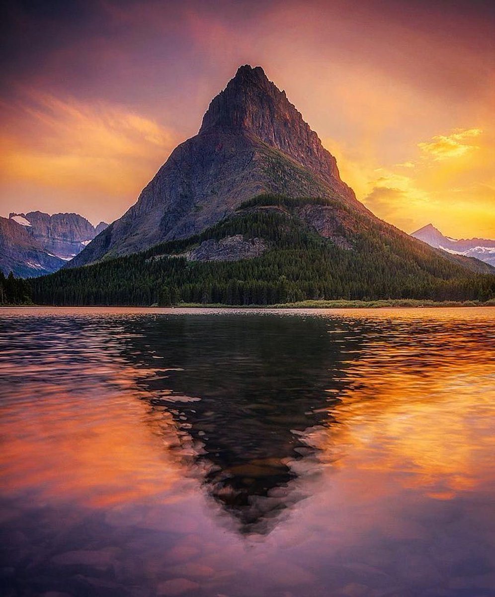 Stay_Boundless's tweet photo. Mountain in the flames

📷 @petercoskunnaturephotography

#skyporn #sunrise #sunsetlovers #lake #water #cloudporn #hike #horizon #ocean #trekking #mountainlife #outdoor #mountain #hiking #outdoors #trees #forest #camping #reflection #boat #lago #natur #irox_water https://t.co/ReHoaqGl79