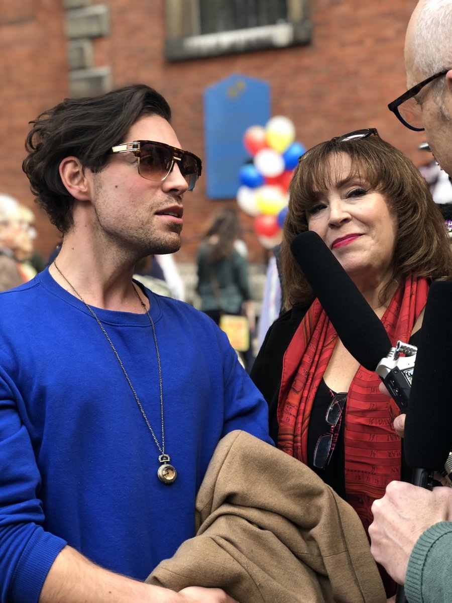 sundayshowtunes's tweet photo. We had the most fun this morning at the #WestEndFleaMarket @ActingforOthers. Listen in tomorrow for our interviews. https://t.co/qybMKiID2y