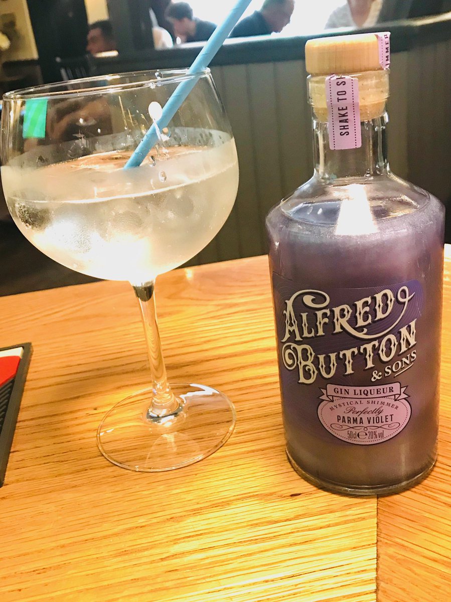 FLlanharry's tweet photo. Palma violet gin 😁 https://t.co/gNTos7SNjy