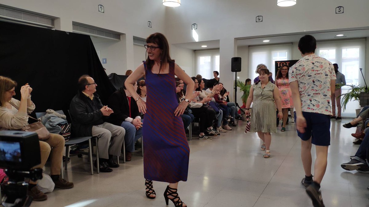 AndiDownSbd's tweet photo. Fantástica la #desfilada inclusiva del #TotModa 2019! Gràcies a tots els i les participants i assistents! Recordeu que podeu continuar gaudint de l' #outletsolidari fins demà al migdia! https://t.co/mQ3yESIjrQ