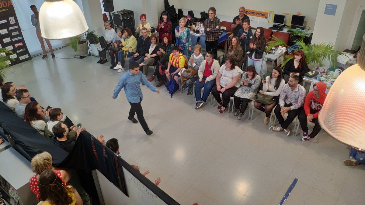 AndiDownSbd's tweet photo. Fantástica la #desfilada inclusiva del #TotModa 2019! Gràcies a tots els i les participants i assistents! Recordeu que podeu continuar gaudint de l' #outletsolidari fins demà al migdia! https://t.co/mQ3yESIjrQ