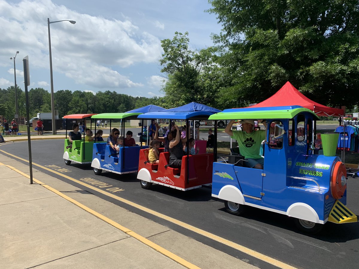 JessieTipling's tweet image. Talk about awesome dedication to his school! @JrRaybold @conwayelemsch #Cougarpalooza