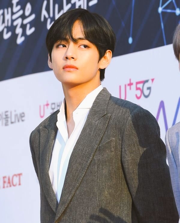 Jinjja_3's tweet photo. Quem fala que o homem que já foi considerado 2 vezes (leiam bem 2 VEZES) o homem mais bonito do mundo é feio só pode estar cego ou com um probleminha mental só pode.
#ILoveTae
#TaehyungYouArePerfect
#TaehyungIsPerfect
#TaeIsPerfect
Olha essa perfeição👇👇😍💜💜 https://t.co/7MyuDVwmCG