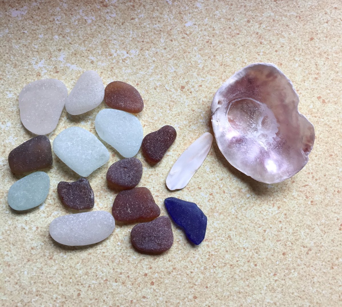 happyhillers's tweet photo. Today at #StonePierBeach loads of #fishingline hooks removed, #fishlure #cableties #bead #sachet tiny pieces of #plastic #watch #wire #balloon and the ironic #lid 2nd pic big stuff for bin, 3rd pic is detail, 4th pic is my #treasure @replastic_uk @LitterFreeCoast @2minbeachclean https://t.co/llvClN361p