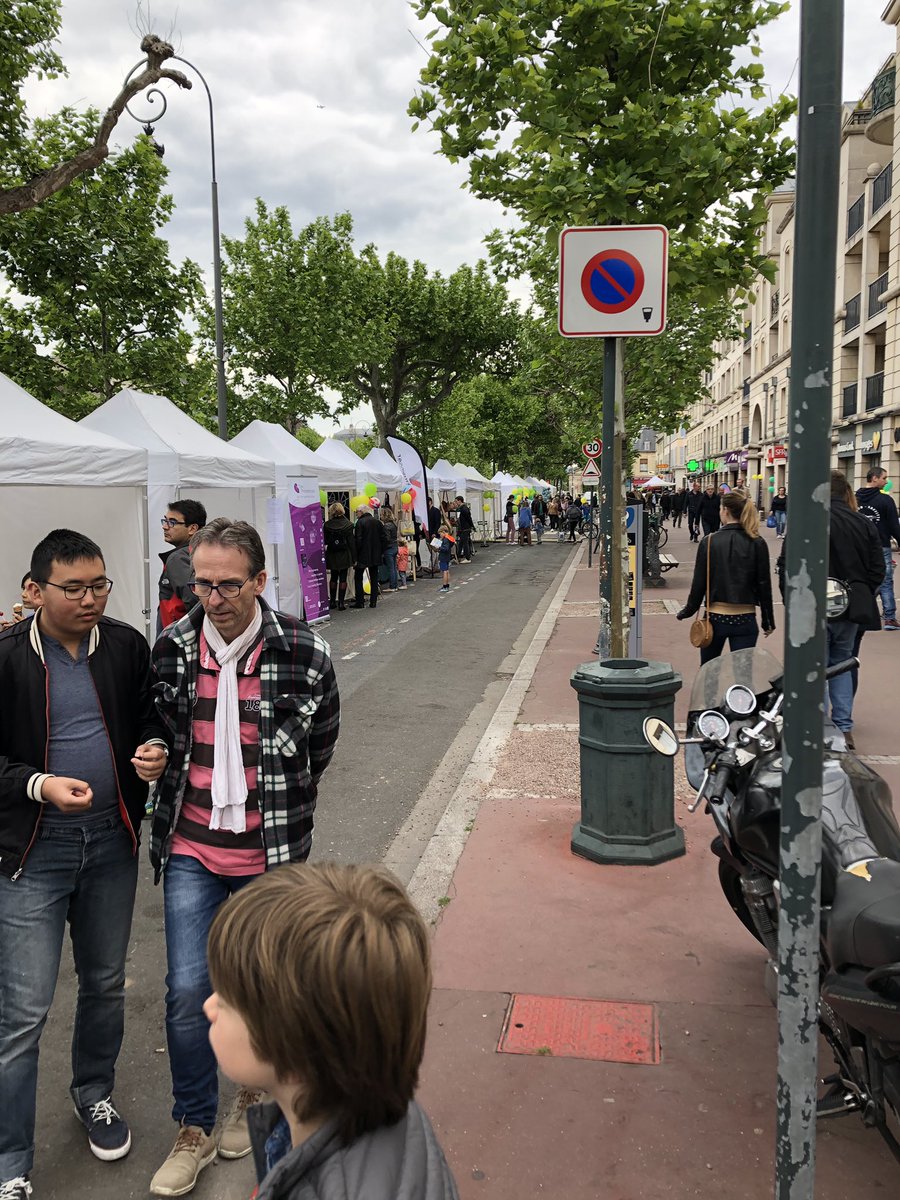 enmarche78600's tweet photo. Ce samedi 18 Mai c’est la fête de printemps. Les #commerçants et #artisans mettent la ville en fête. #MaisonLaffitte https://t.co/BXJXtmM7md