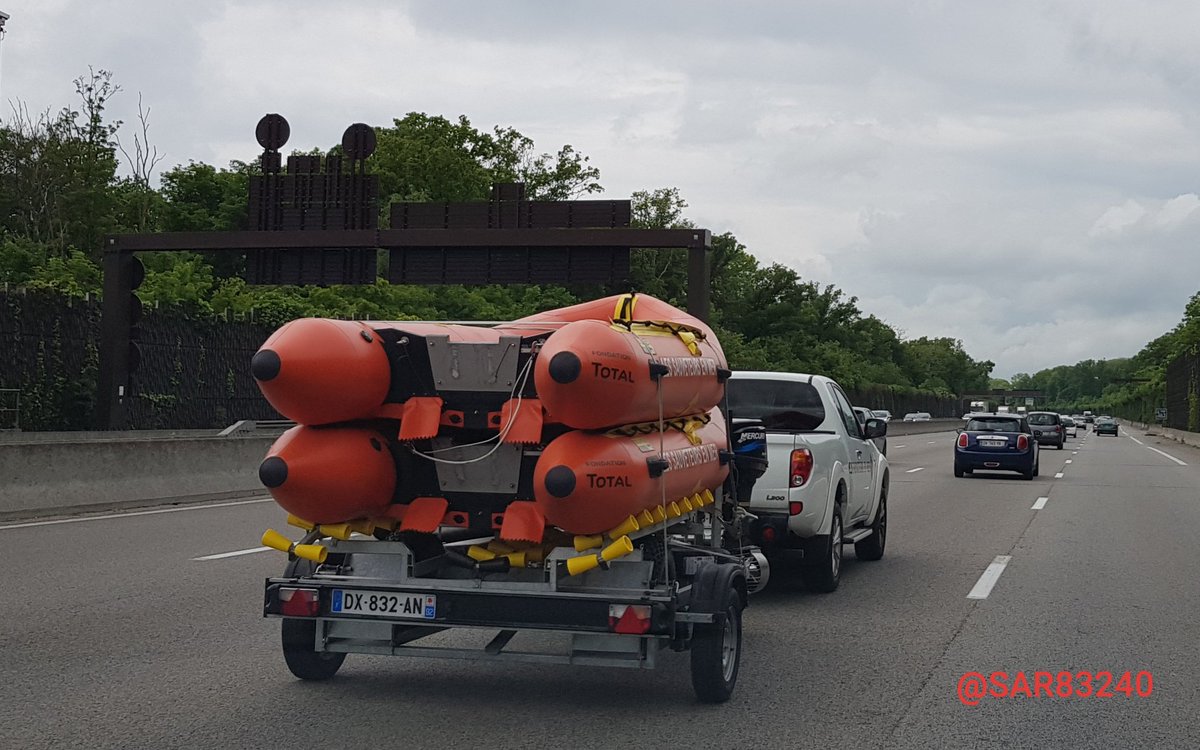 SAR83240's tweet photo. Sympa de croiser le @snsm_cfipif sur l'A13 en quittant #Paris aujourd'hui.
A bientôt sur la Seine pour le #PaddleTrophy du #MilleSNSM ! 😉 https://t.co/TWbnkFXXdm