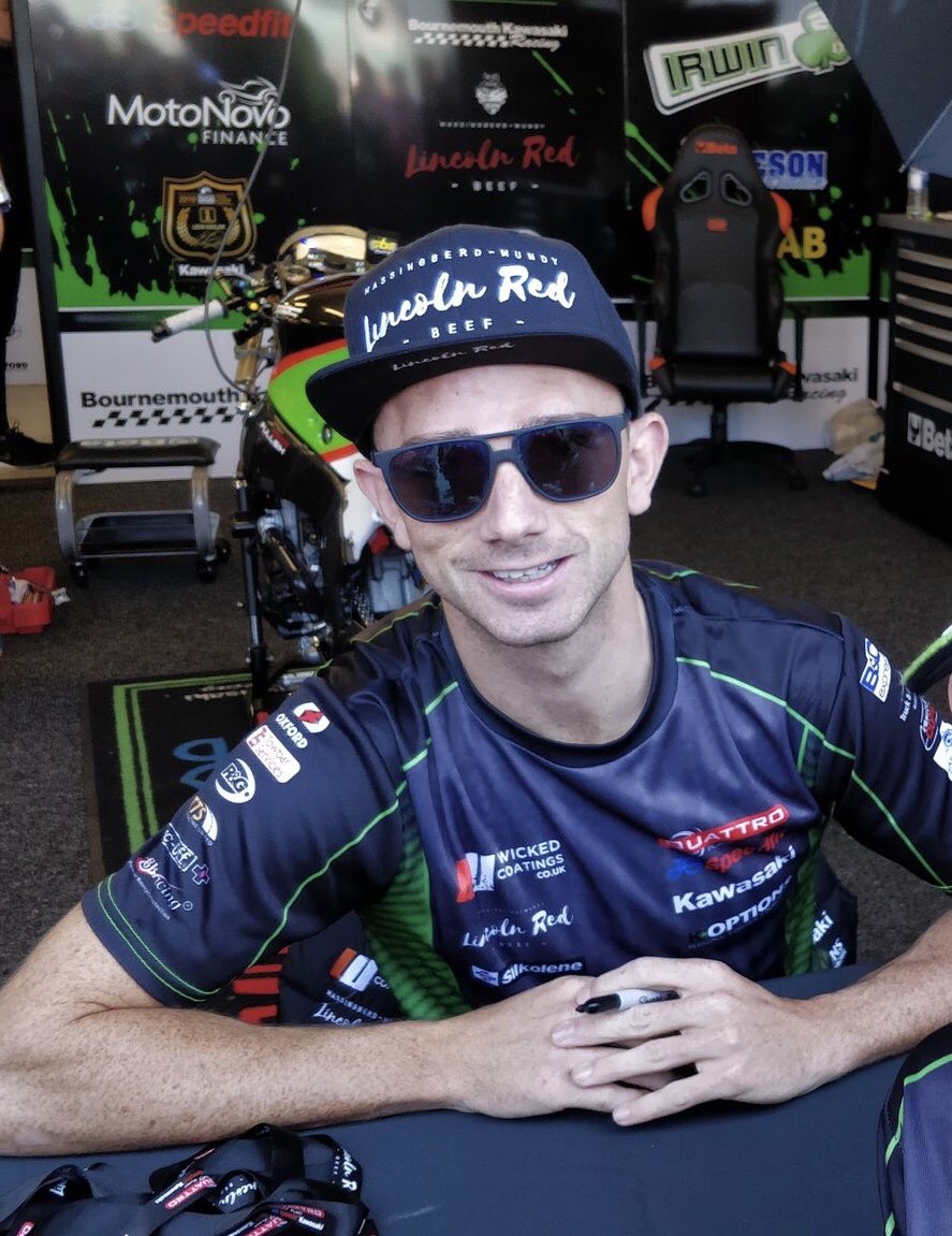 EyewearTy's tweet photo. Massive congrats to @SPINE_OPTICS ambassadors @QuattroKawasaki @GIrwinRacing @Jimbohillier37 &amp; the whole team on an outstanding 1-2 in the @northwest200🏆🏆👏🕶

#NW200 #TeamGreen #GlennIrwin #JamesHillier #PeteExtance #Kawasaki @UKTeamGreen #SpineEyewear #SpineOptics #TeamSpine https://t.co/ZSW6V7Rdyy