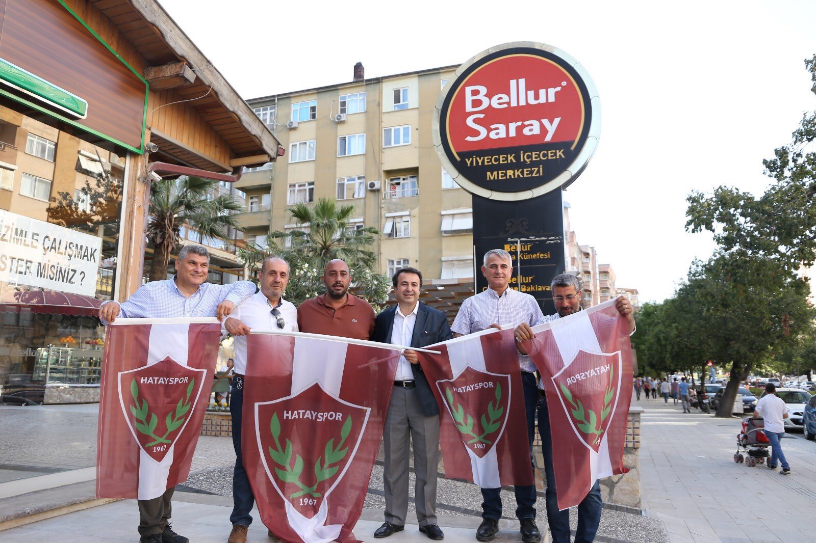 Hatay City No Twitter Super Lig Yolunda Play Off Larda Adana Demirspor Ile Oynayacagimiz Mac Oncesinde Hatayspor Yonetimi Esnafa Hatayspor Bayragi Hediye Etti Haydi Hatay Donatalim Dort Bir Yani Bayraklarla Https T Co Pjrm7gacdz hatayspor yonetimi esnafa hatayspor