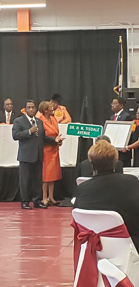 ClaflinUniv1869's tweet photo. Today, during the Orangeburg County Alumni Chapter of CUIAA Alumni and Friends Breakfast, a portion of Goff Avenue was renamed as Dr. H. N. Tisdale Avenue! What a great morning! #CUPride https://t.co/H9D9wUJ6kX