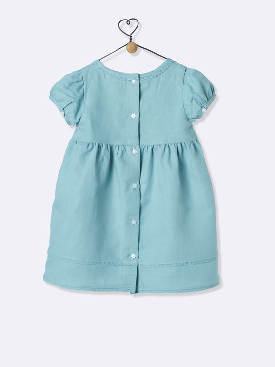 dukaan95's tweet photo. Designer Frock for Princess Baby Girl👑
Elastic balloon sleeves
Flat pleats at the hem
Back button
Back bow🎀
Elegant dress will be an excellent complement girl's wardrobe😍
#designer #frocksforgirls #wardrobe #balloonsleeves #backbow #babydresses https://t.co/Vt1NmF4PnO