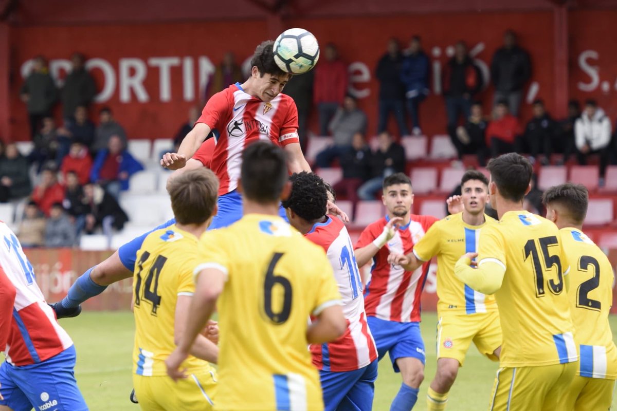 RealSporting's tweet photo. 📣 #SportingDH
⏹ Final del partido de ida de 1/8 de final de #CopaDelReyJuvenil en Mareo
🆚 @RCDEspanyol
➡️ Empate a cero (0-0) pero las ocasiones más claras han sido para los rojiblancos
👉 El partido de vuelta será el próximo fin de semana
🔴⚪️ Vamos Sporting 🔴⚪️ https://t.co/E4G8Sw5HSI