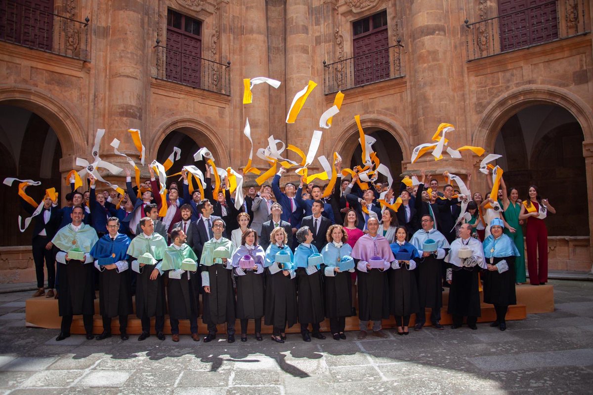 upsa's tweet photo. Galería 3. 👩🏼‍🎓👨🏼‍🎓Hoy es un día de muchas emociones en la #upsa. Varias titulaciones celebran sus Ceremonias de Fin de #Grado y estamos muy orgullosos de todo el camino recorrido por los profesores, familiares y alumnos. ¡Enhorabuena a todos! 💐• #graduacionesupsa #comunidadponti https://t.co/azbqdd0EKz