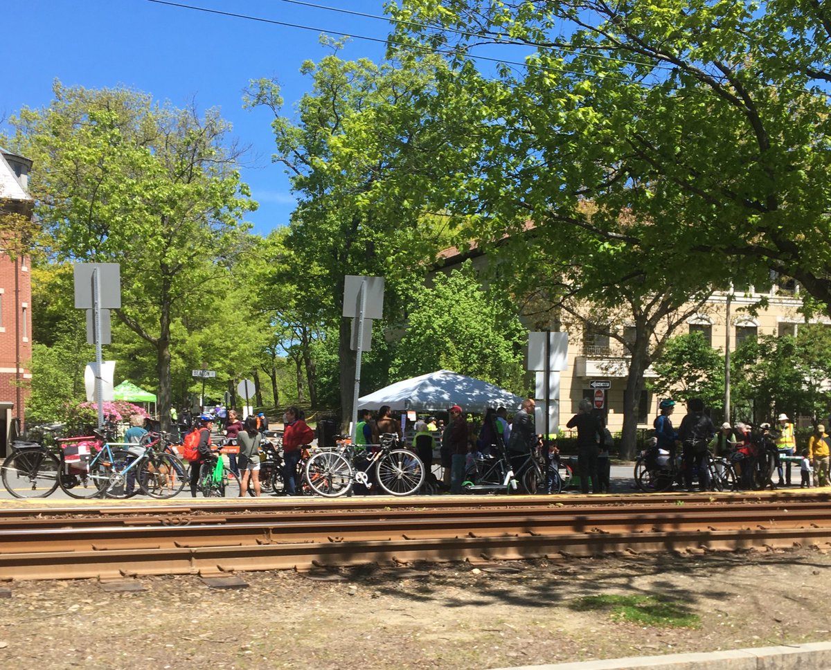 cElectris's tweet photo. Get out now check this excellent community event today - still going on until 2! TY ⁦@BeaconBridleway⁩ ⁦@BrooklineBikes⁩ @ClimateActionBr⁩ ⁦@BrooklineMAPD⁩ ⁦@BlineTransport⁩ ⁦@JEM6B5⁩ and everyone who made it happen! #brookline #climatespring https://t.co/tOme4Nz9fc