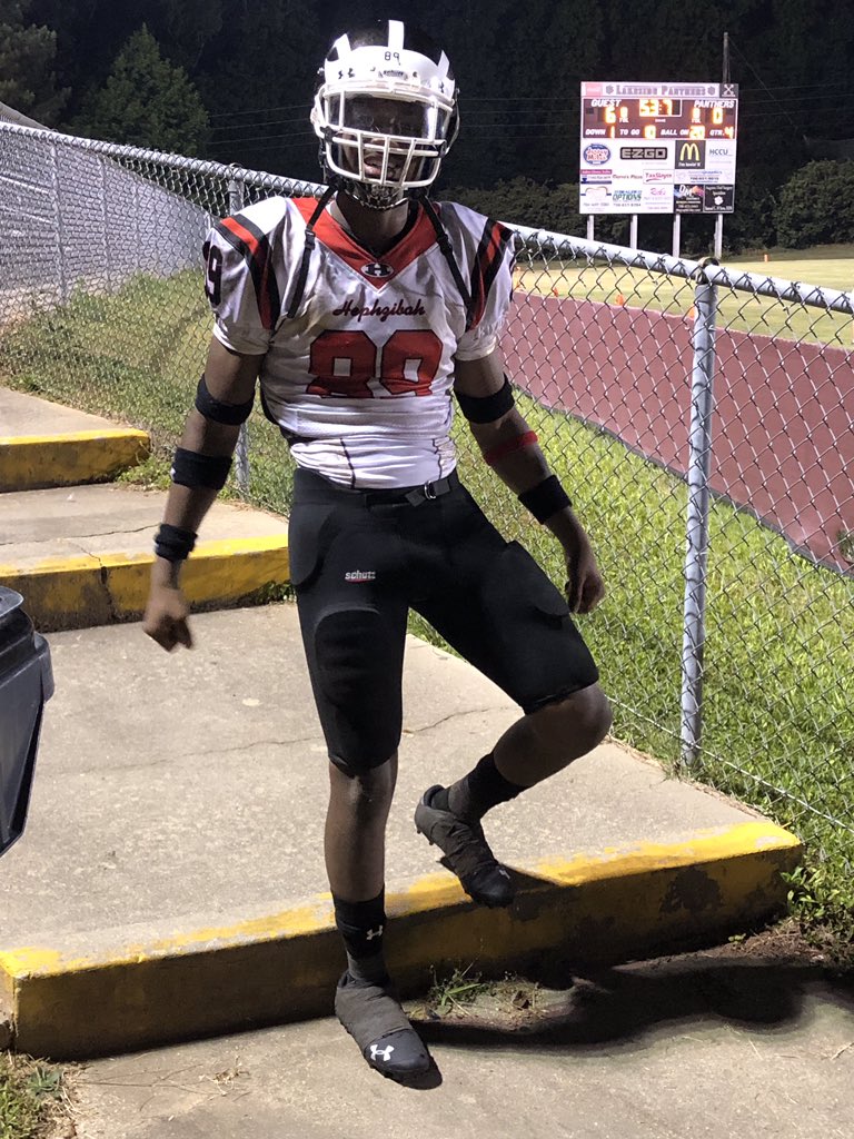 kanifle229's tweet photo. We came and saw but were never victims 🖤🦍 #5sacks https://t.co/5231YKLE40