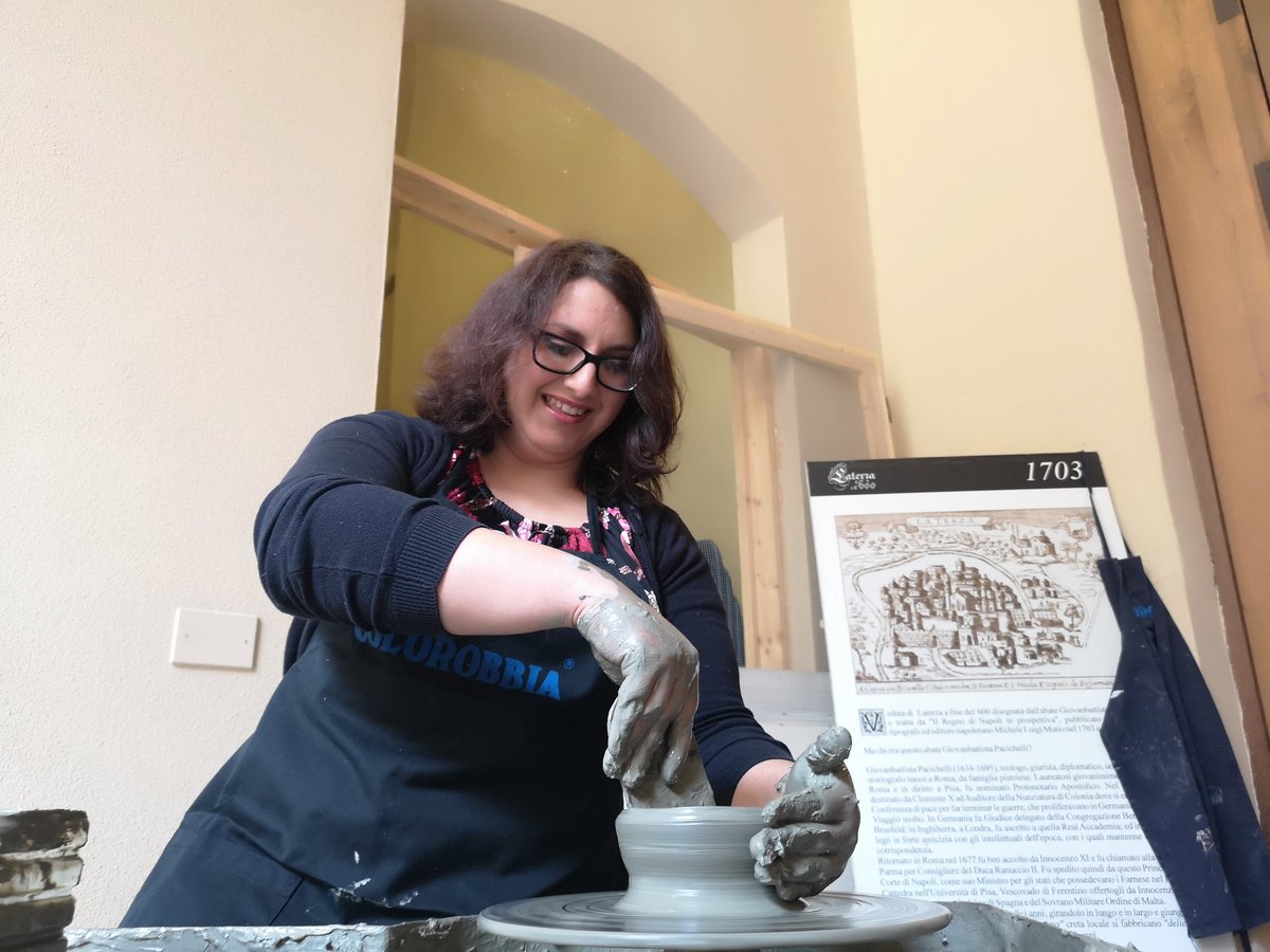 JamalucaTravel's tweet photo. Oggi grazie a #BuongiornoCeramica ho realizzato insieme ad Antonio Marilli la mia prima ciotola nell'atrio del Palazzo Marchesale di #laterza
#ad #AITBBC #buongiornoceramica2019 https://t.co/jvKq7g7ohF