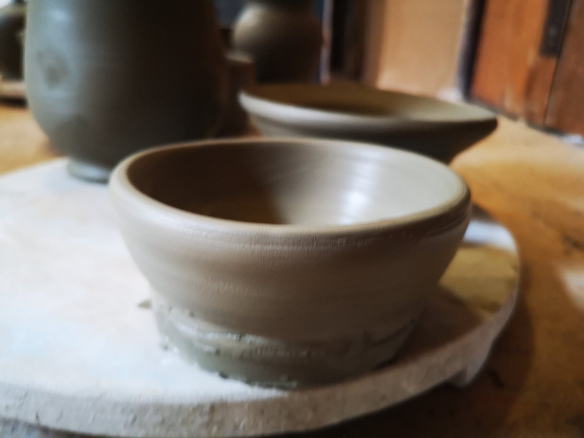 JamalucaTravel's tweet photo. Oggi grazie a #BuongiornoCeramica ho realizzato insieme ad Antonio Marilli la mia prima ciotola nell'atrio del Palazzo Marchesale di #laterza
#ad #AITBBC #buongiornoceramica2019 https://t.co/jvKq7g7ohF