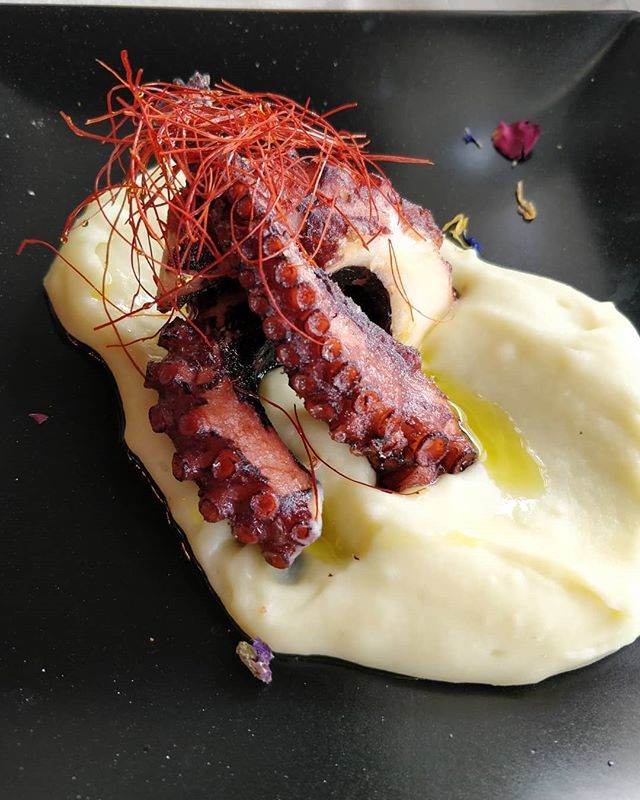 maravilha_food's tweet photo. Polpo fritto su purea di patate! Delizioso! Voto "diesci"😎😍🤣🤣🤣
#food #lovefood #sardinia #sardegna #instafood #girellando #maggio #maggiembre🤔🌧💨 #love #igersardegna #igersitalia #myisland #mare #lovesardinia #marenelpiatto #foods #tasty #instagood https://t.co/3XnVcWcDlw https://t.co/smb8fEQ4ui
