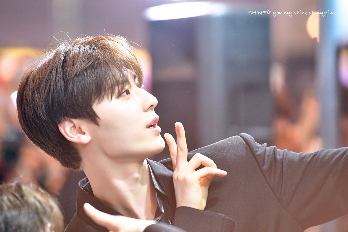SHINE_0809's tweet photo. 190518 KCON 2019 JAPAN
コンベーション M2  ✌🏻✌🏻

#뉴이스트 #NUEST #황민현 #민현 
#MINHYUN #ファンミニョン #ミニョン https://t.co/WSlmNIBqyU
