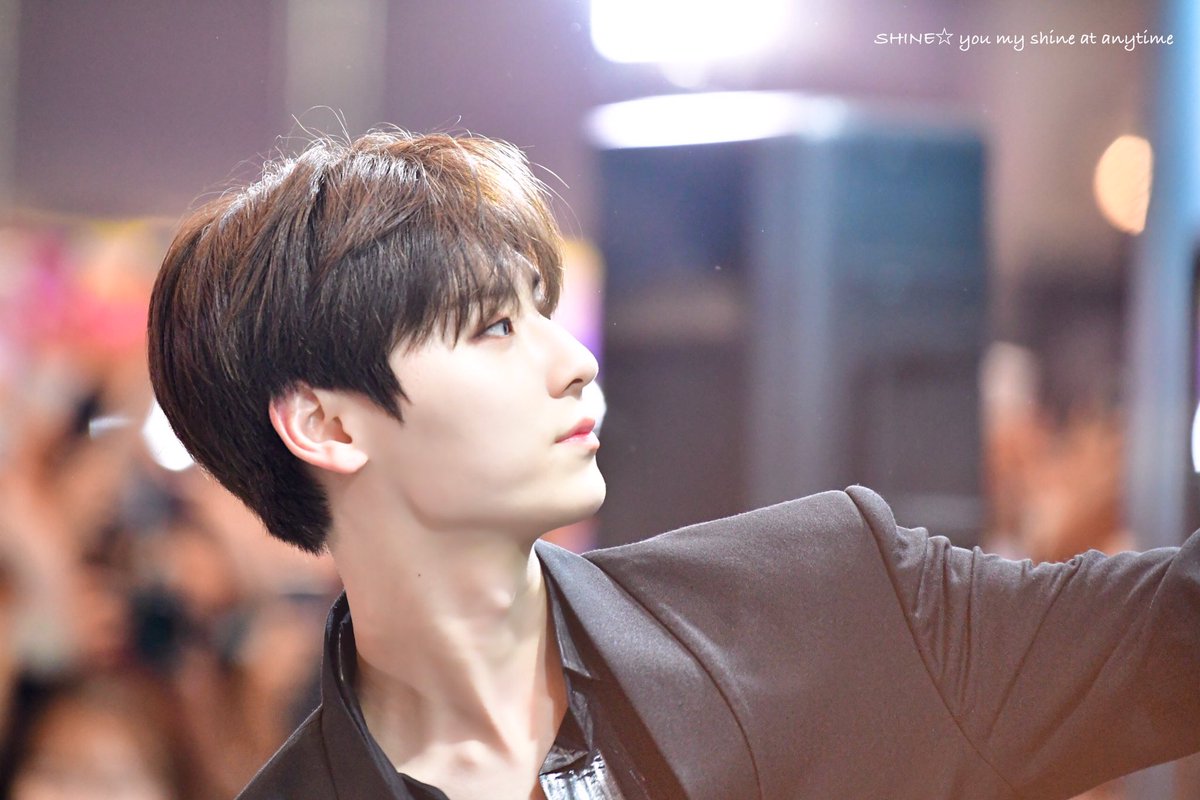 SHINE_0809's tweet photo. 190518 KCON 2019 JAPAN
コンベーション M2  ✌🏻✌🏻

#뉴이스트 #NUEST #황민현 #민현 
#MINHYUN #ファンミニョン #ミニョン https://t.co/WSlmNIBqyU