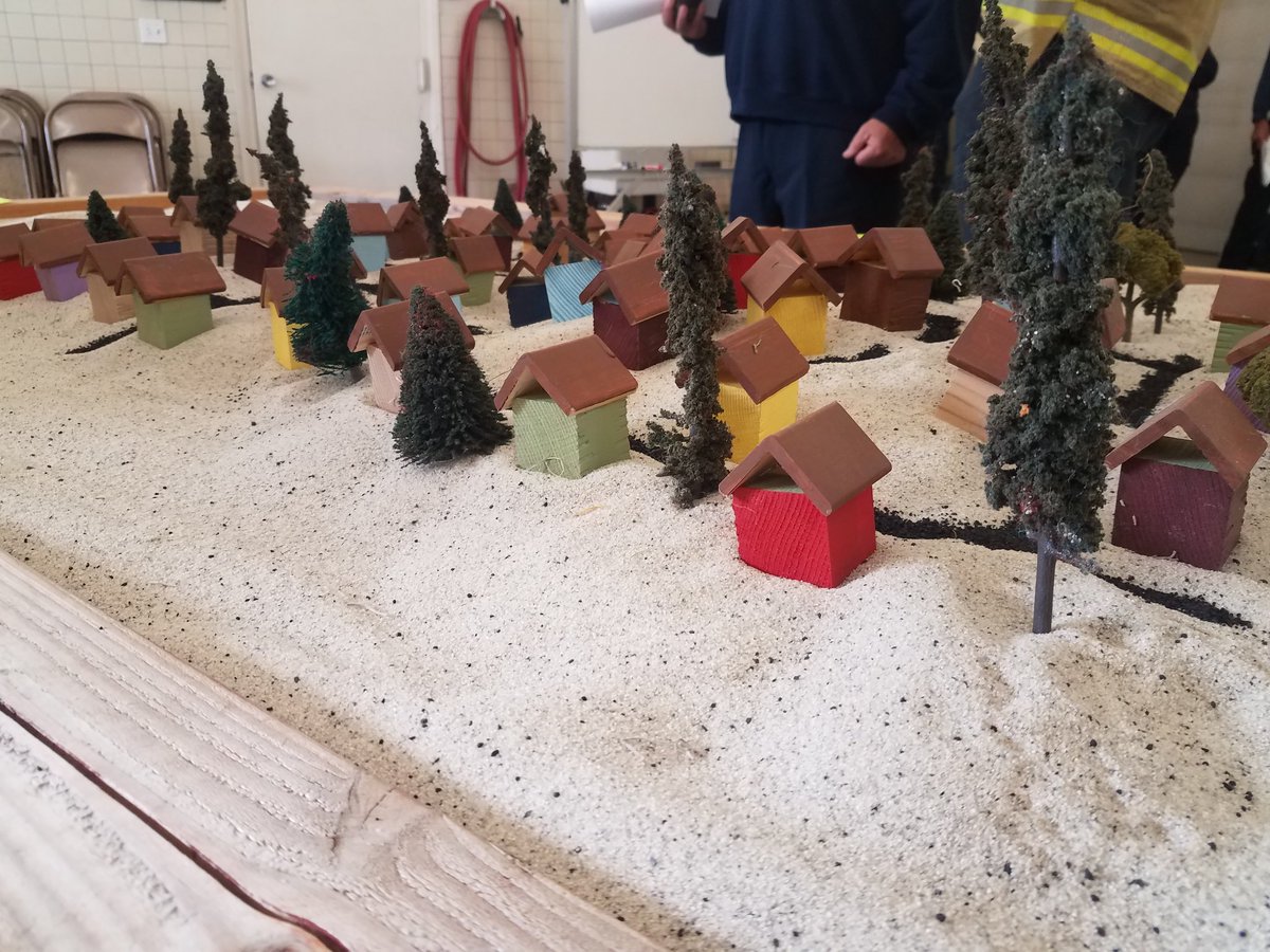 edsod761's tweet photo. #EDSO OES Deputies and Volunteers are in Tahoe today participating in the Golden Bear evacuation Drill. Working with fire resources and #community members to prepare for emergencies #teamwork #fire #tahoe https://t.co/fWXkCVCmHx