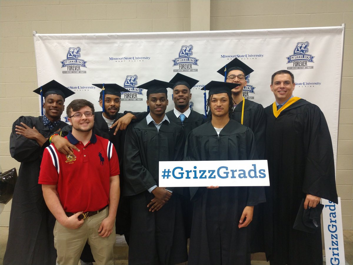 Missing one in the pic, but 7 graduates this year! Big congrats to @Houston_J50 @Johde05 @montedidthatt14 @No_Heso @evwhite24 @niekiethomas11 @henri_langton1 #grizzgrads #grizzlyfamily for life!!!! pic.twitter.com/fwlTSqH4eZ
