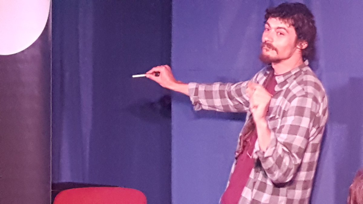 jaumegraells's tweet photo. Al @festivaltrevolh de màgia de prop, lliurem la donació de la recaptació a l'ONG @LH_Sahara
 Hi ha experiències que només es poden viure de molt a prop...@unmagoentuvida @actitudw242 https://t.co/4irsQA3qZI