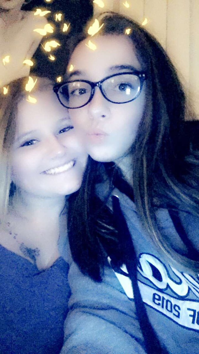 K_mgoodwin's tweet photo. #miamisburg2019 my Bestfriend graduates today :)❤️ https://t.co/C4Tl7xonsZ